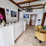 - Zum Schwanenkoenig Hotel