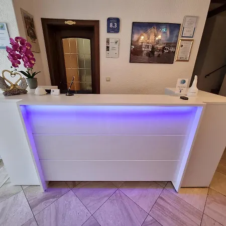 - Zum Schwanenkoenig ميدهباخ