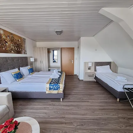 Hotel - Zum Schwanenkoenig 3*